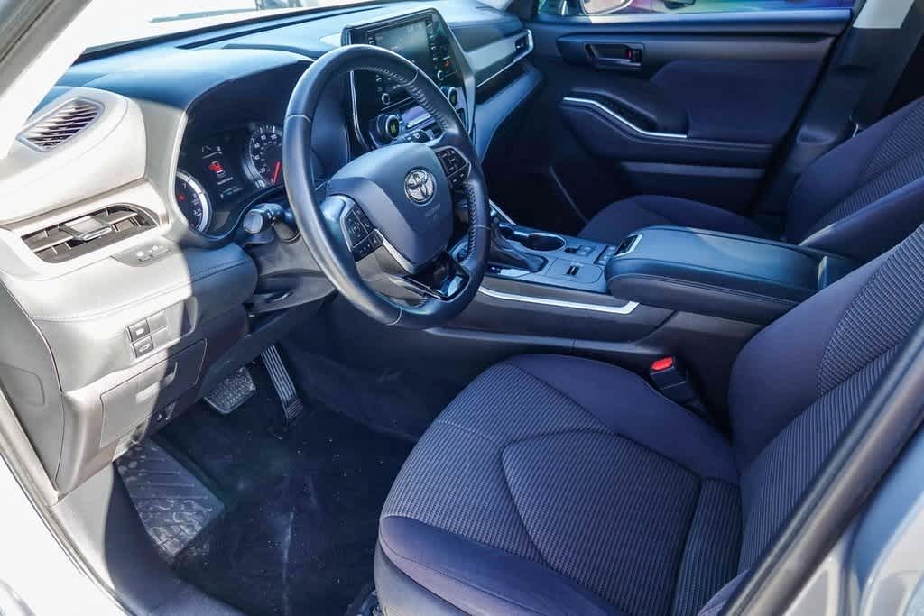 Thumbnail: 2021 Toyota Highlander - 16