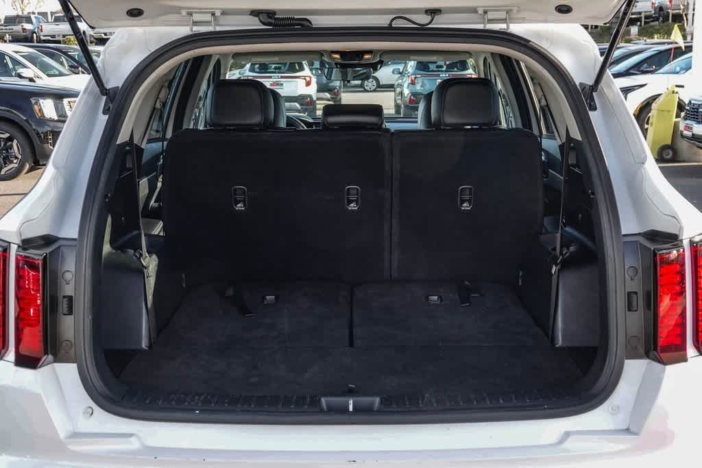 Thumbnail: 2023 Kia Sorento - 25