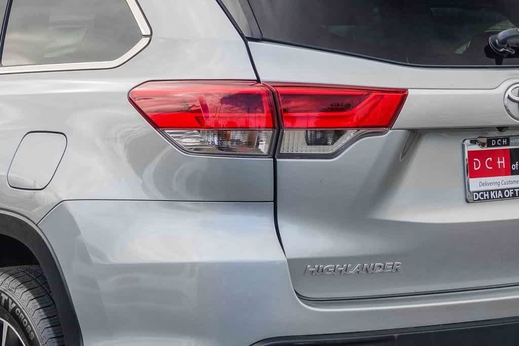 Thumbnail: 2017 Toyota Highlander - 7