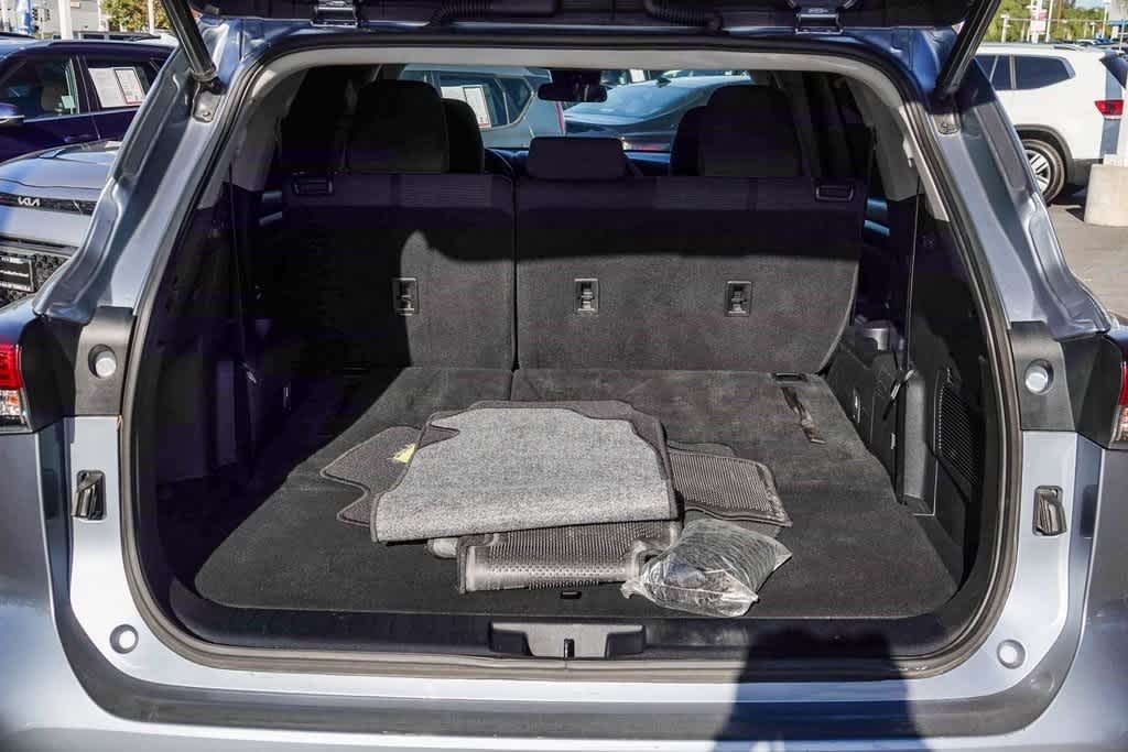 Thumbnail: 2021 Toyota Highlander - 25