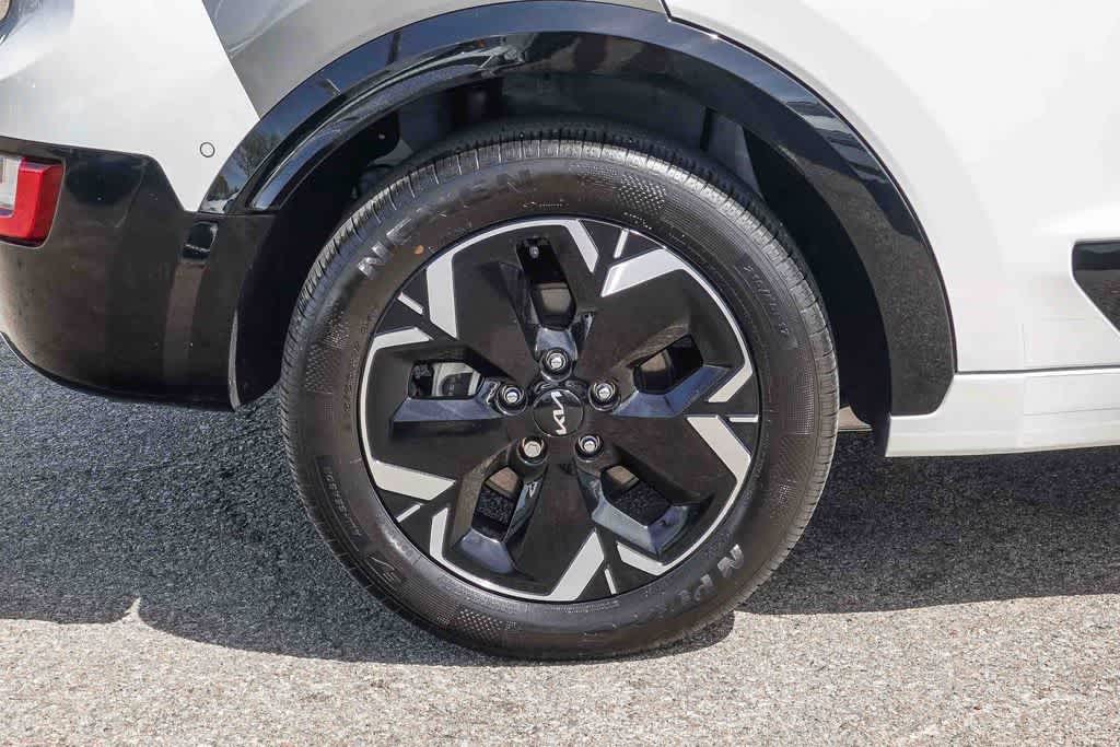 Thumbnail: 2023 Kia Niro - 10