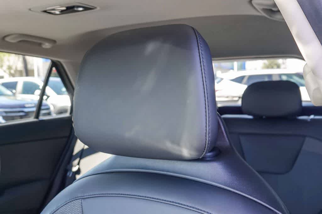 Thumbnail: 2023 Kia Niro - 24