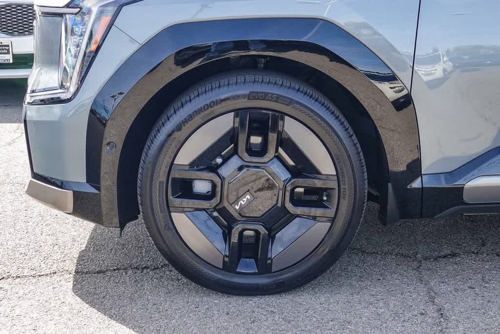 Thumbnail: 2024 Kia EV9 - 10