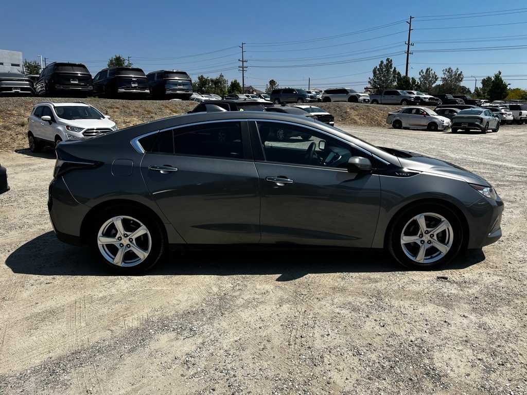 Thumbnail: 2017 Chevrolet Volt - 4