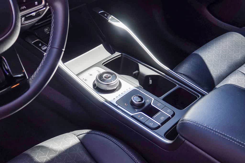 Thumbnail: 2023 Kia Sorento - 18