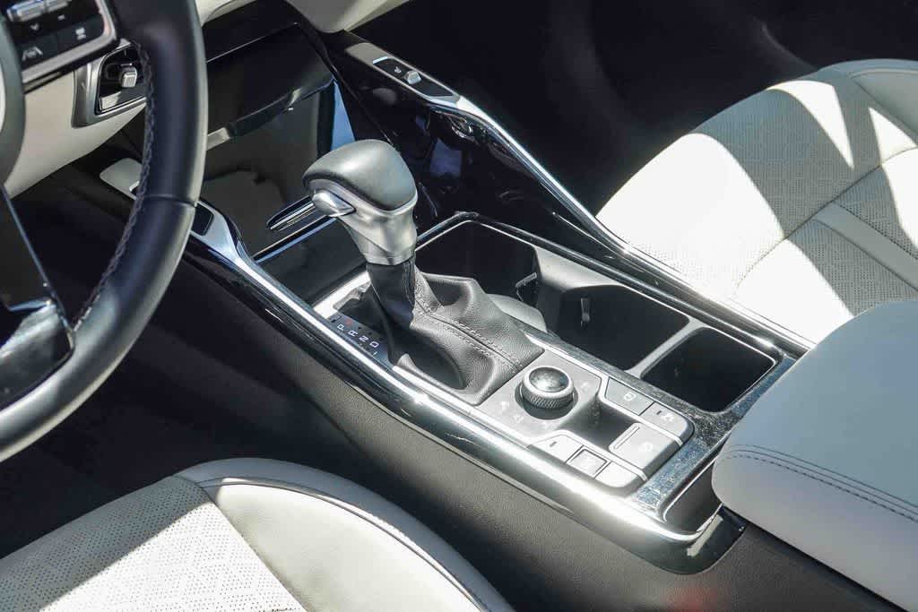 Thumbnail: 2023 Kia Sorento - 18