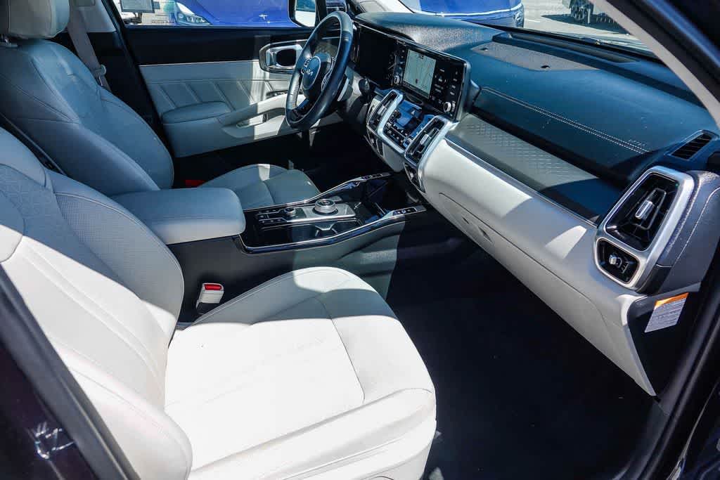 Thumbnail: 2023 Kia Sorento - 15