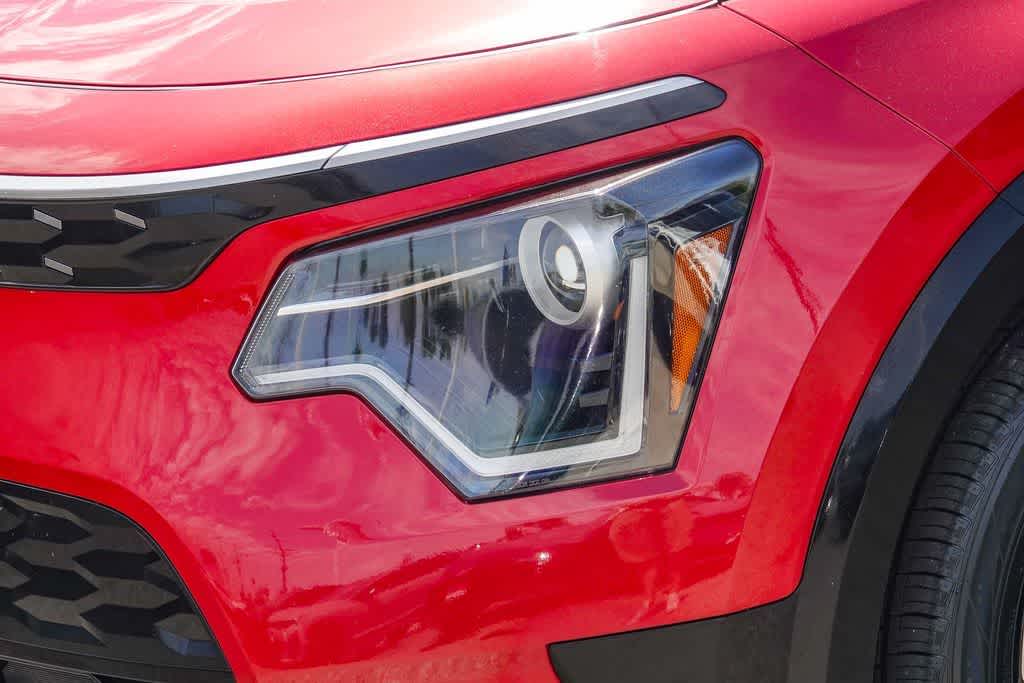 Thumbnail: 2023 Kia Niro - 7