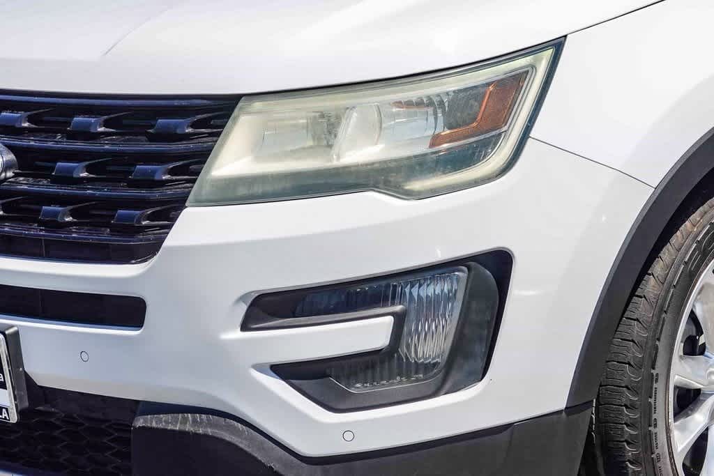 Thumbnail: 2016 Ford Explorer - 8