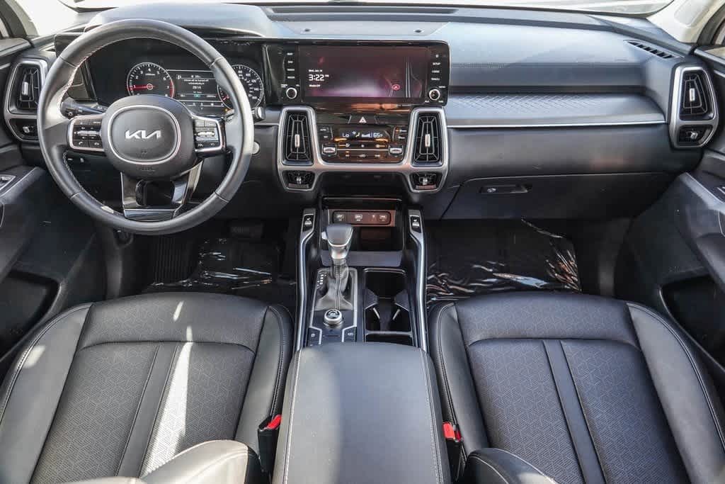 Thumbnail: 2023 Kia Sorento - 11
