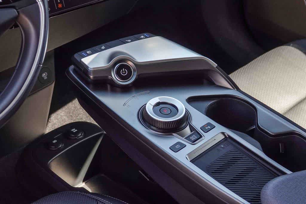 Thumbnail: 2023 Kia EV6 - 18