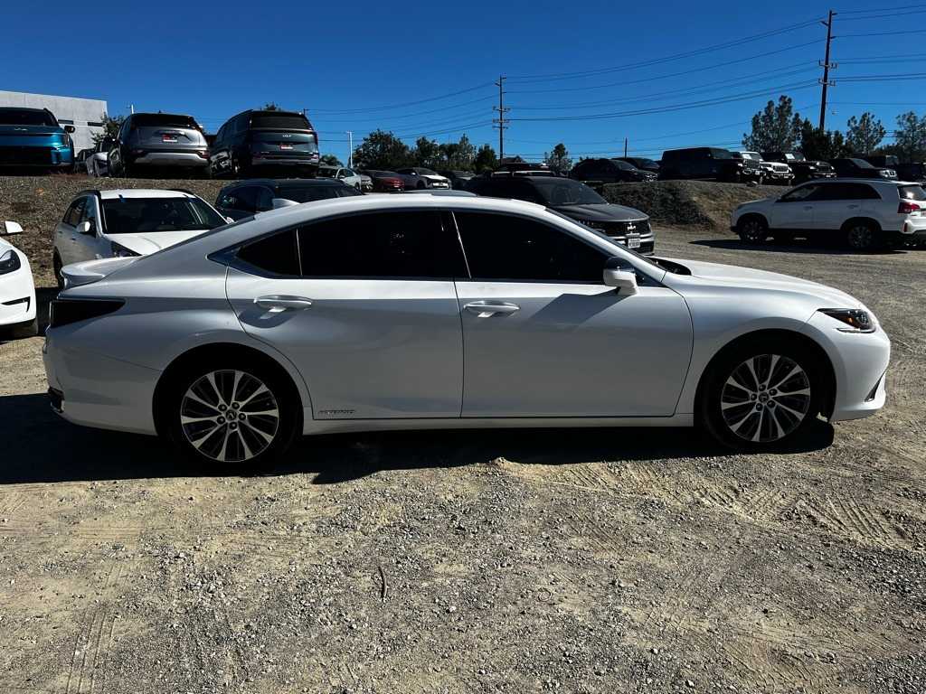 Thumbnail: 2021 Lexus ES - 4