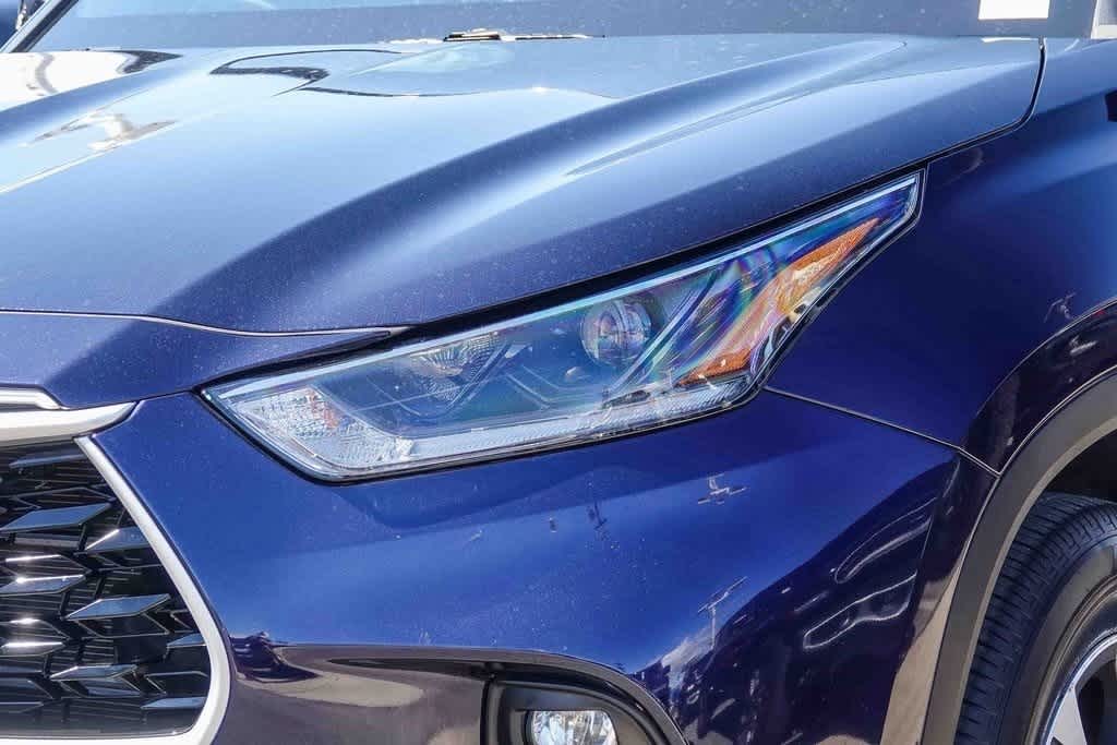 Thumbnail: 2021 Toyota Highlander - 7