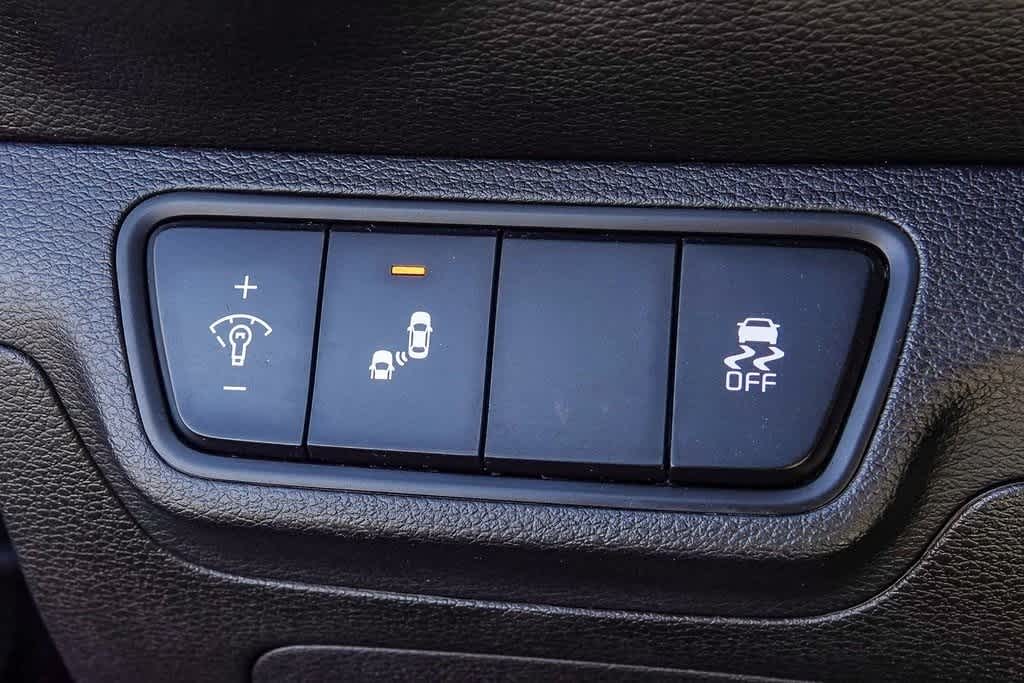 Thumbnail: 2023 Kia Forte - 25