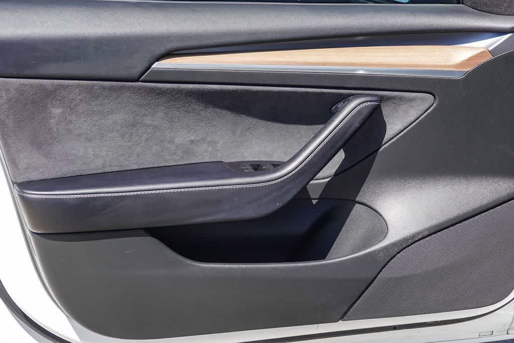 Thumbnail: 2022 Tesla Model 3 - 18