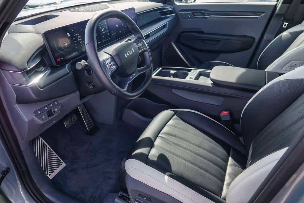 Thumbnail: 2024 Kia EV9 - 16