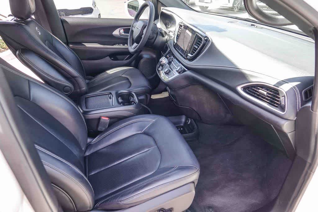 Thumbnail: 2022 Chrysler Pacifica - 15