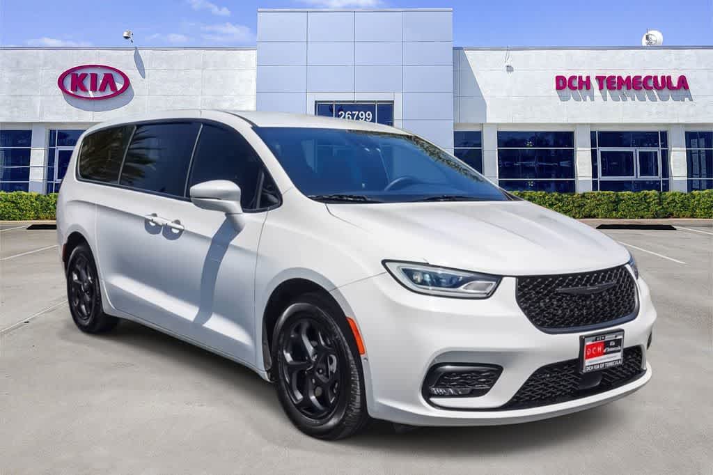Thumbnail: 2022 Chrysler Pacifica - 3