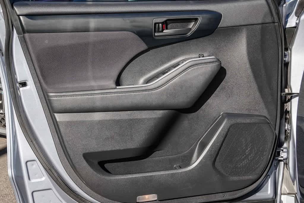 Thumbnail: 2021 Toyota Highlander - 19