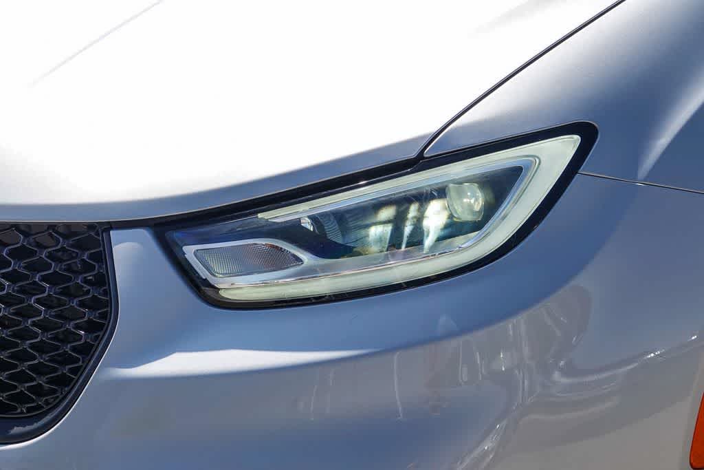 Thumbnail: 2022 Chrysler Pacifica - 8