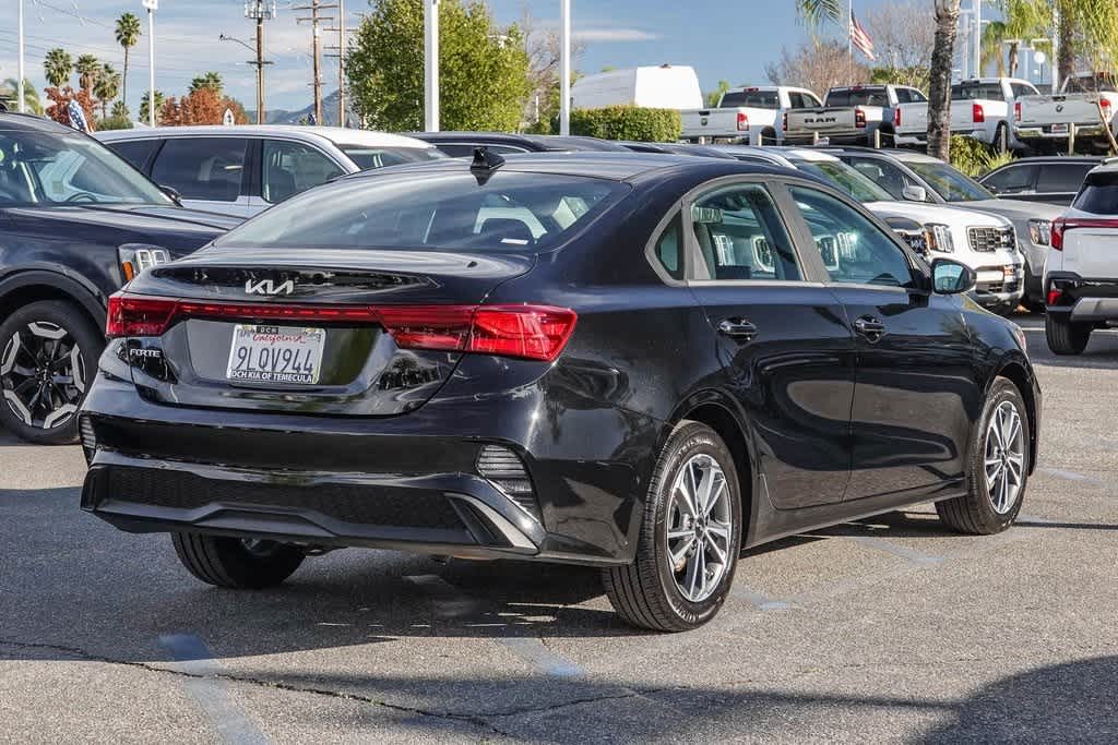 Thumbnail: 2024 Kia Forte - 4