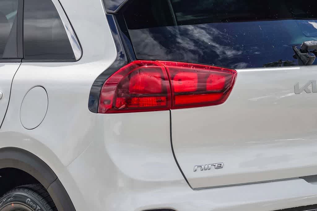 2022 Kia Niro LXS photo 6