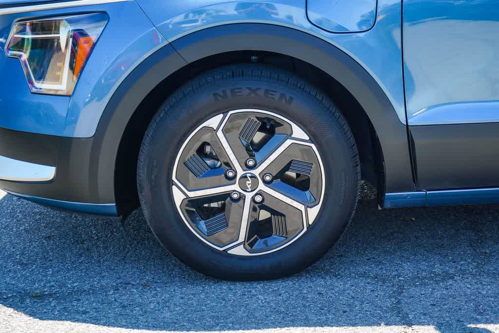 Thumbnail: 2024 Kia Niro - 9
