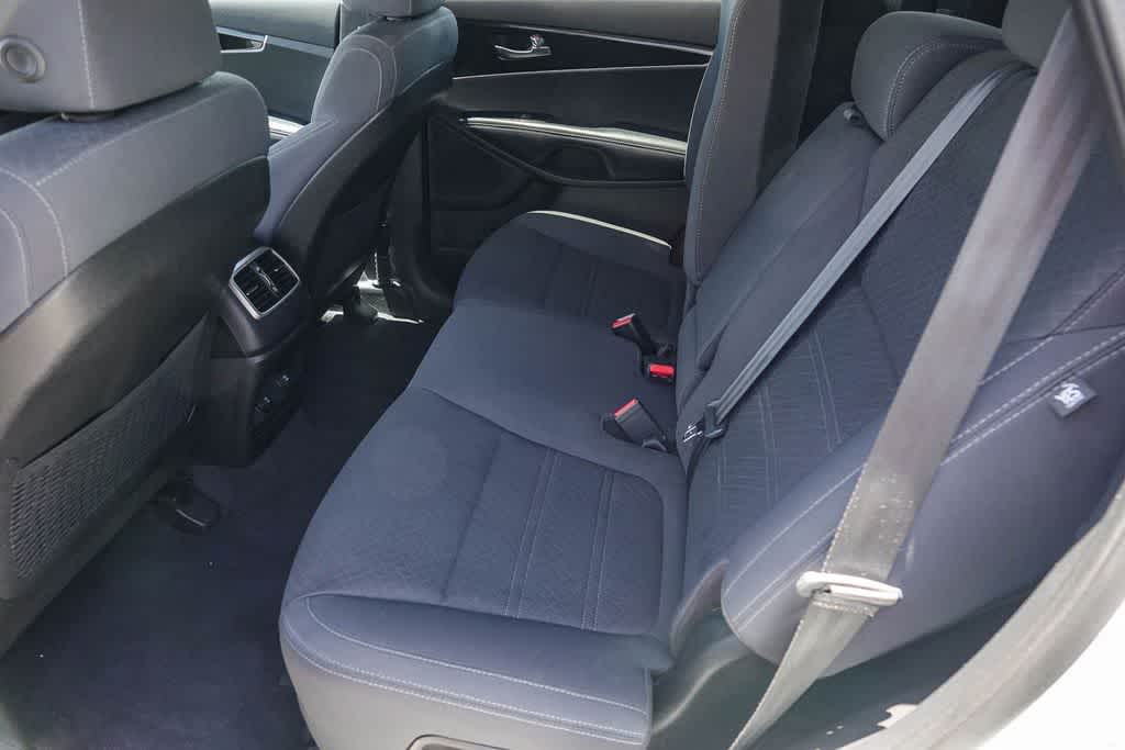 Thumbnail: 2018 Kia Sorento - 17