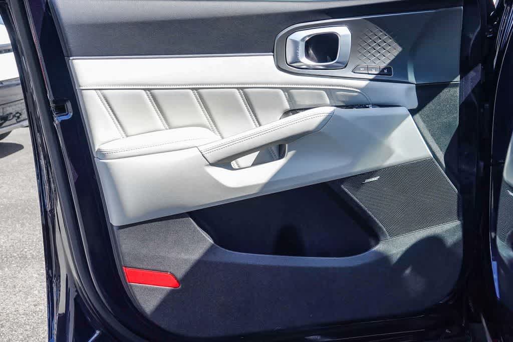 Thumbnail: 2023 Kia Sorento - 20