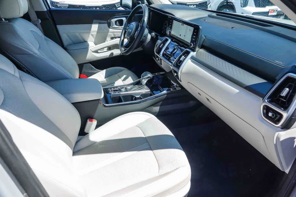Thumbnail: 2023 Kia Sorento - 15