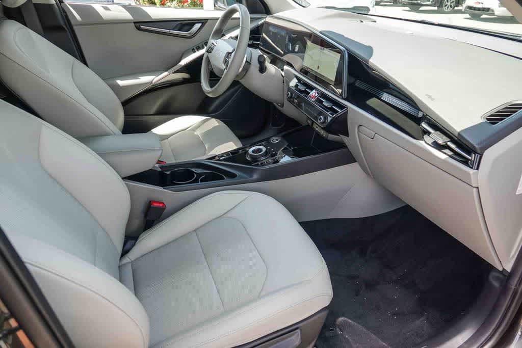 Thumbnail: 2023 Kia Niro - 15