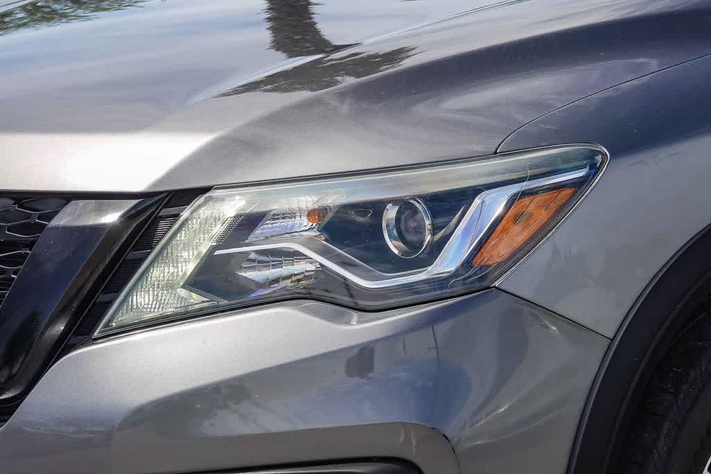 2020 Nissan Pathfinder SV photo 3
