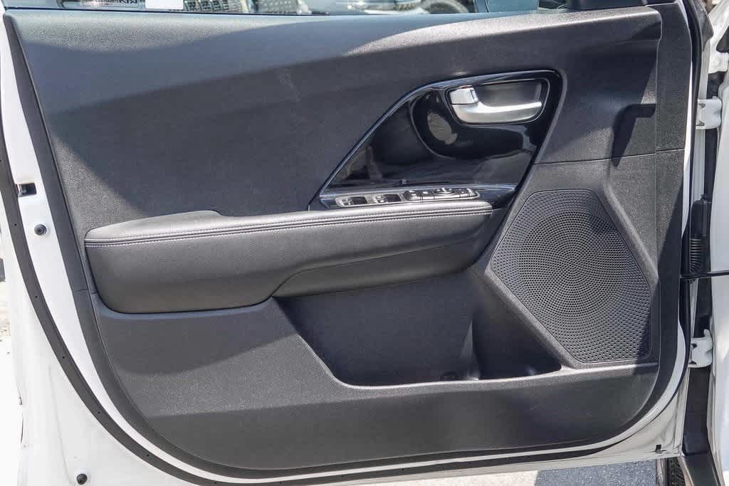 Thumbnail: 2022 Kia Niro - 21