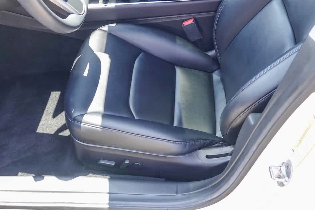 Thumbnail: 2019 Tesla Model 3 - 20