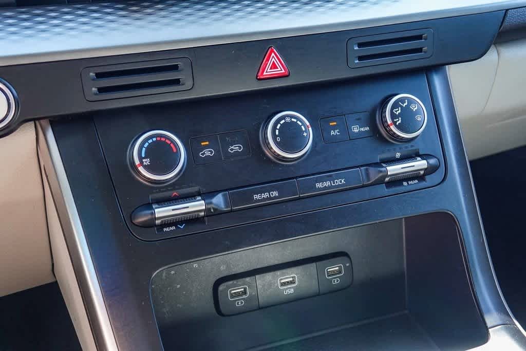 Thumbnail: 2022 Kia Carnival - 21