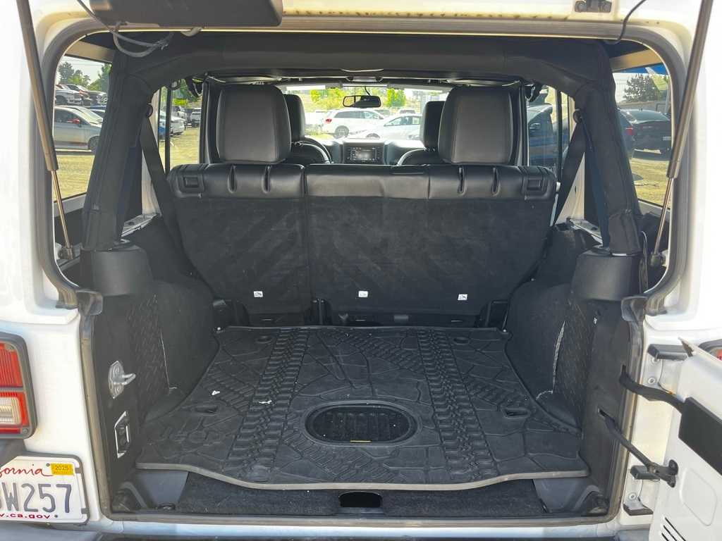 Thumbnail: 2015 Jeep Wrangler - 11