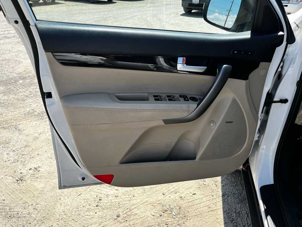 Thumbnail: 2015 Kia Sorento - 12
