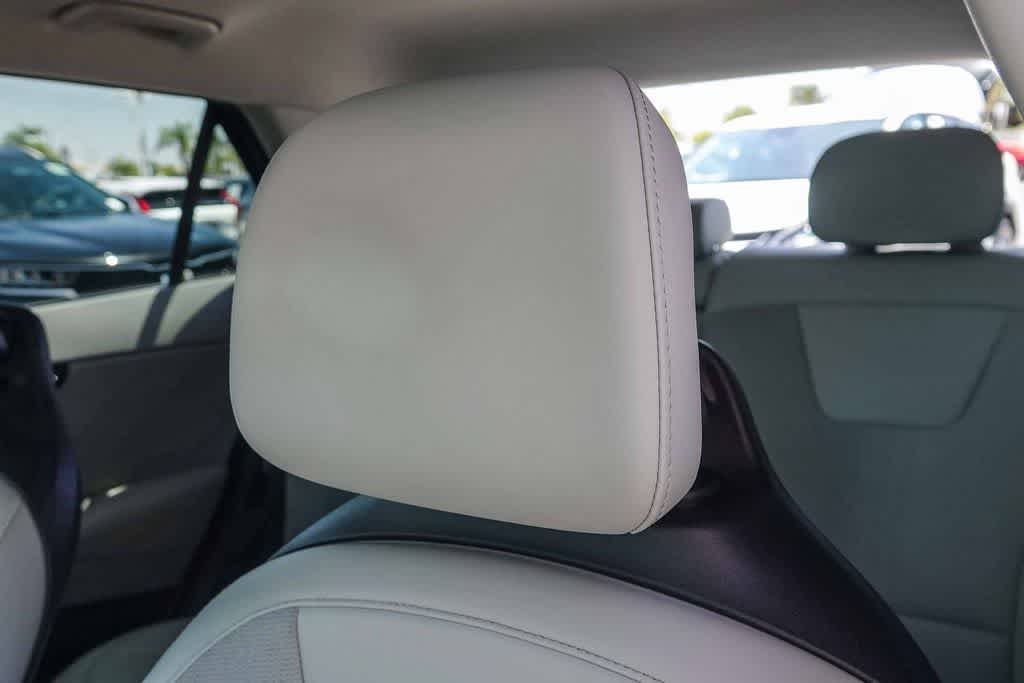 Thumbnail: 2023 Kia Niro - 25