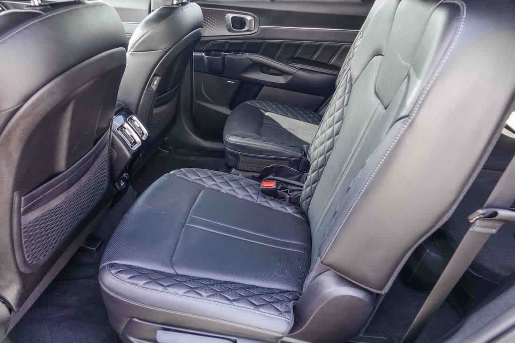 Thumbnail: 2023 Kia Sorento - 17