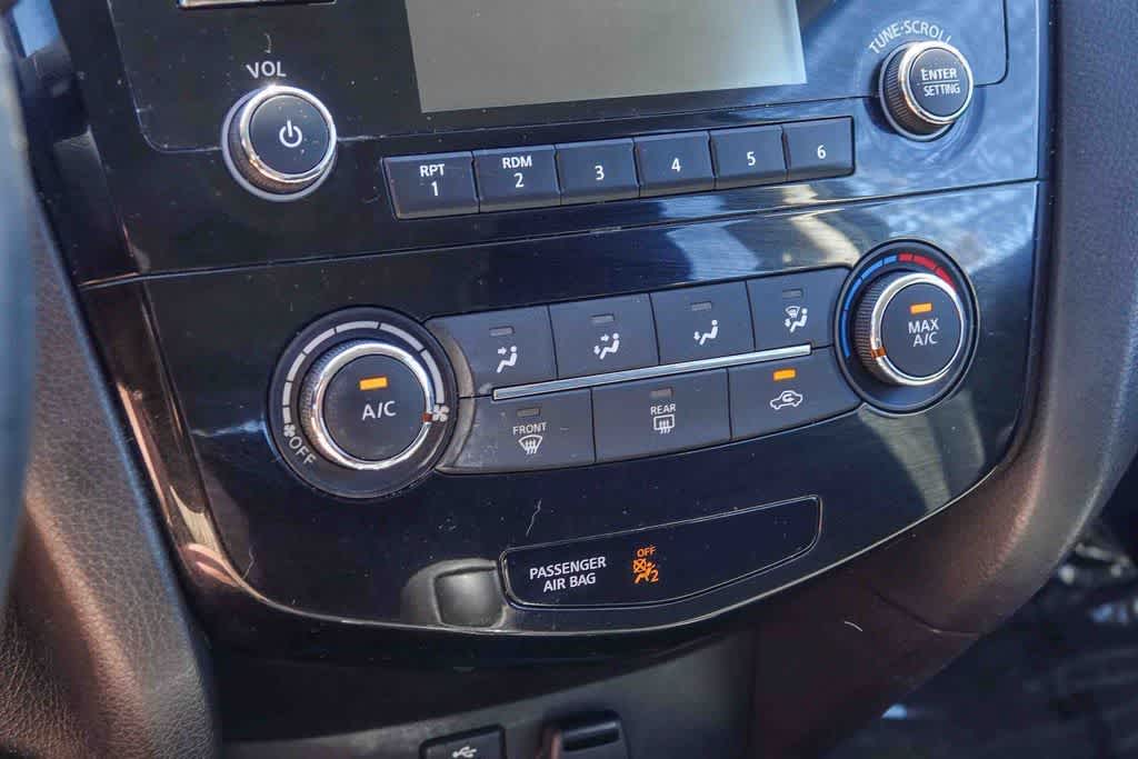 Thumbnail: 2016 Nissan Rogue - 16