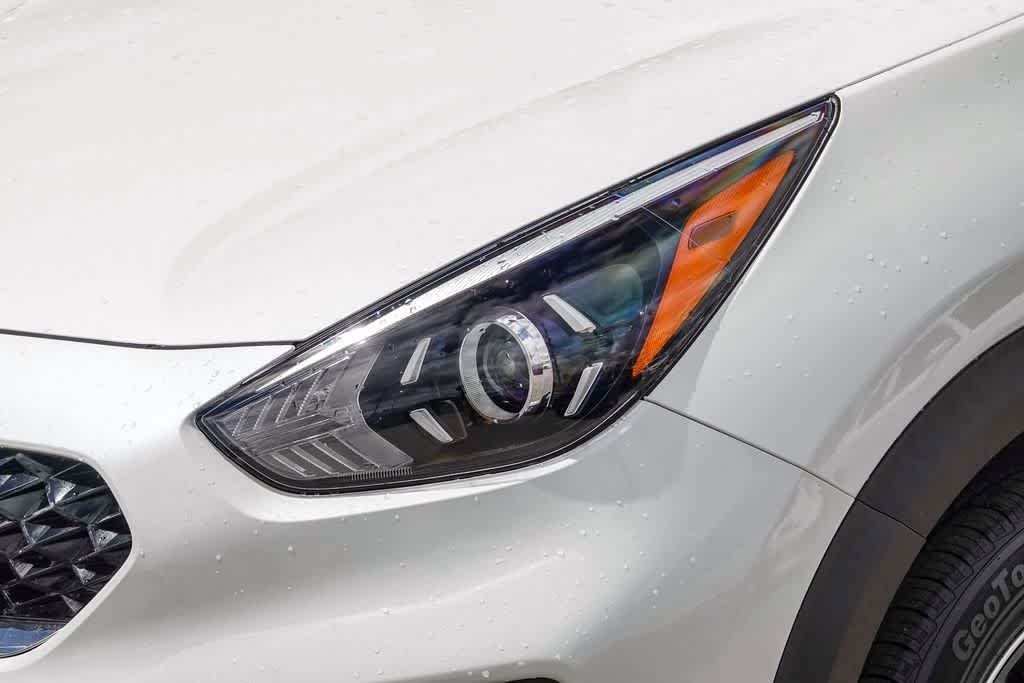 2022 Kia Niro LXS photo 3