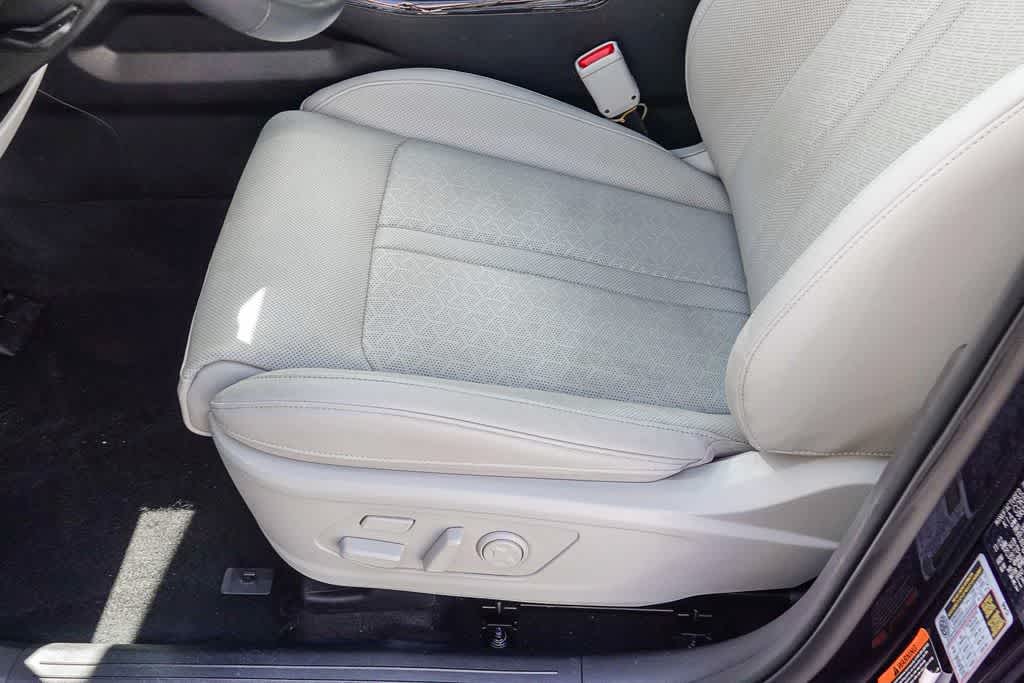 Thumbnail: 2023 Kia Sorento - 21