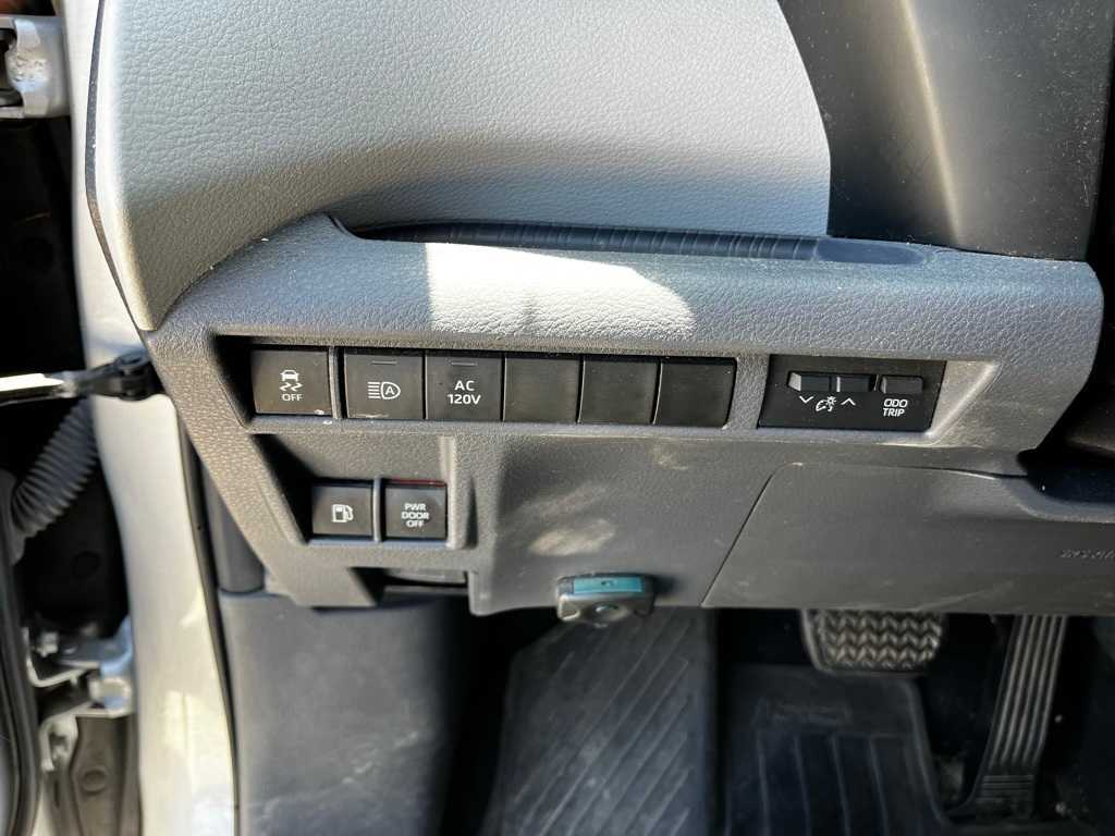 Thumbnail: 2022 Toyota Sienna - 18