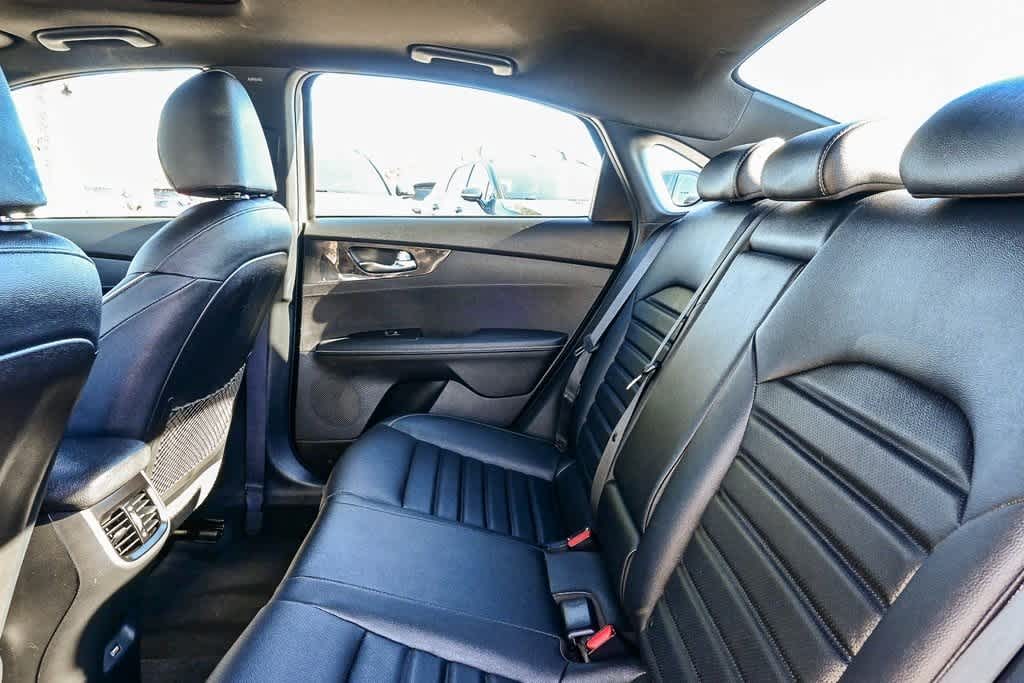 Thumbnail: 2023 Kia Forte - 17