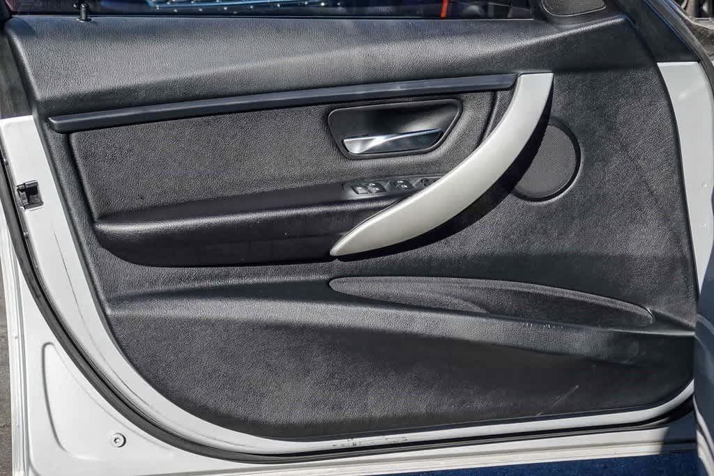 Thumbnail: 2013 BMW 3 Series - 19