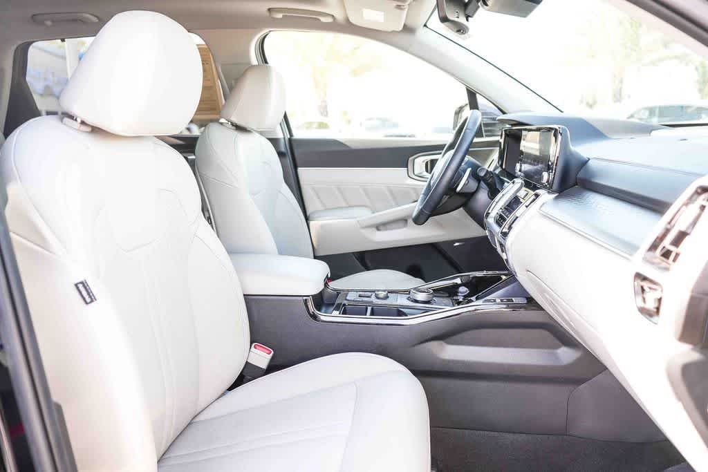 Thumbnail: 2024 Kia Sorento - 16