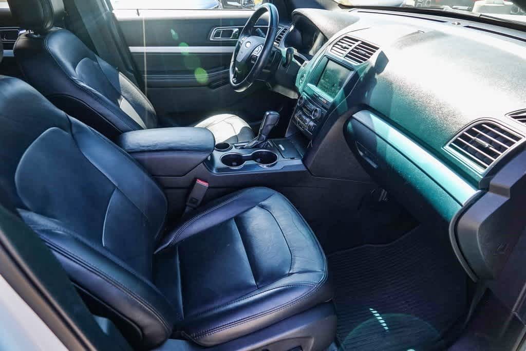 Thumbnail: 2016 Ford Explorer - 15