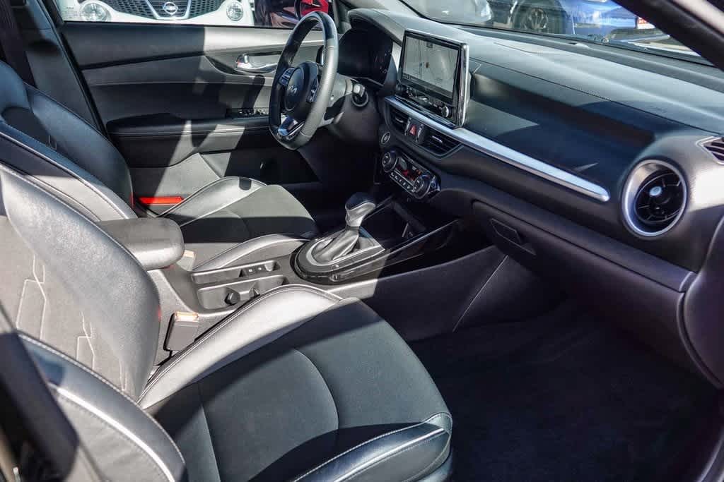 Thumbnail: 2023 Kia Forte - 15