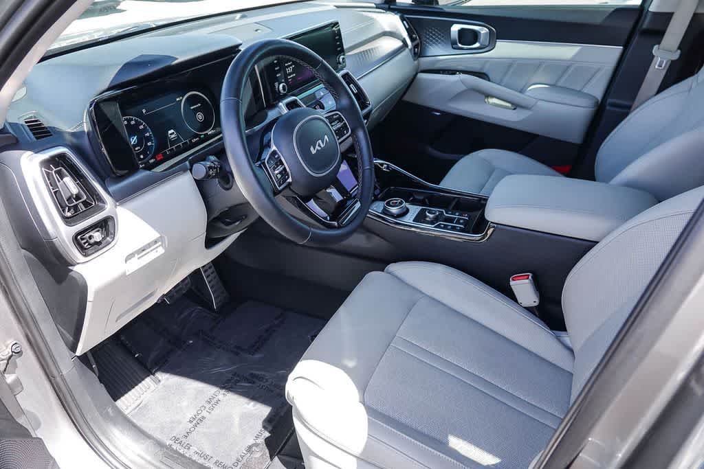 Thumbnail: 2023 Kia Sorento - 16