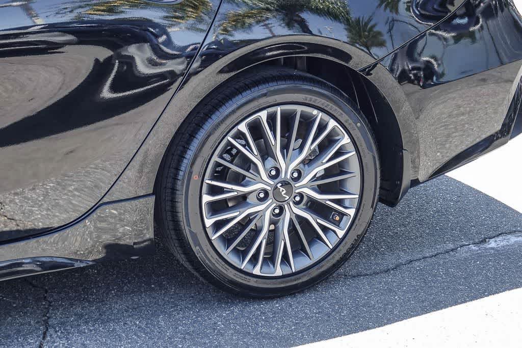 Thumbnail: 2023 Kia Forte - 9